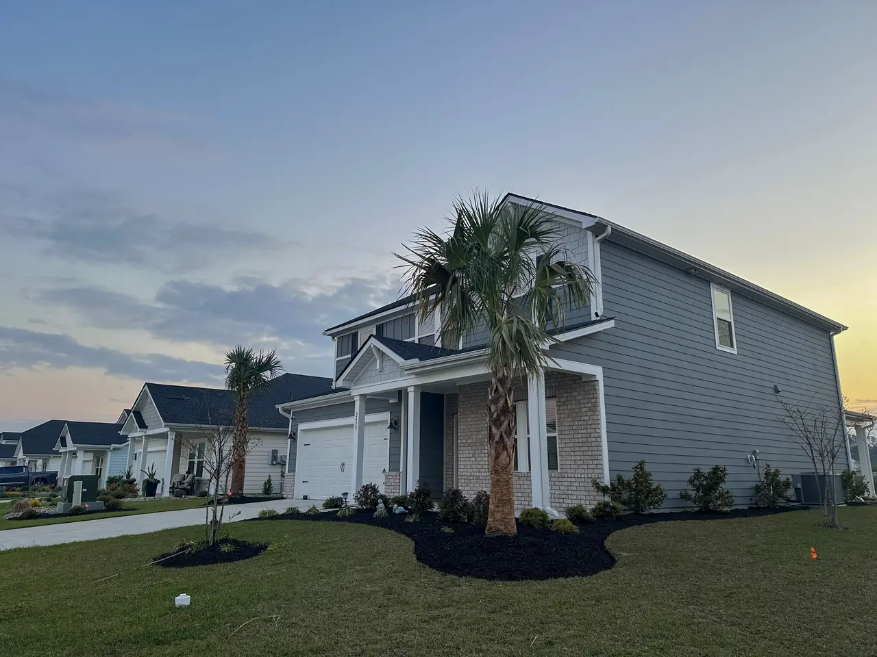 Front-yard curb appeal on a Myrtle Beach home.